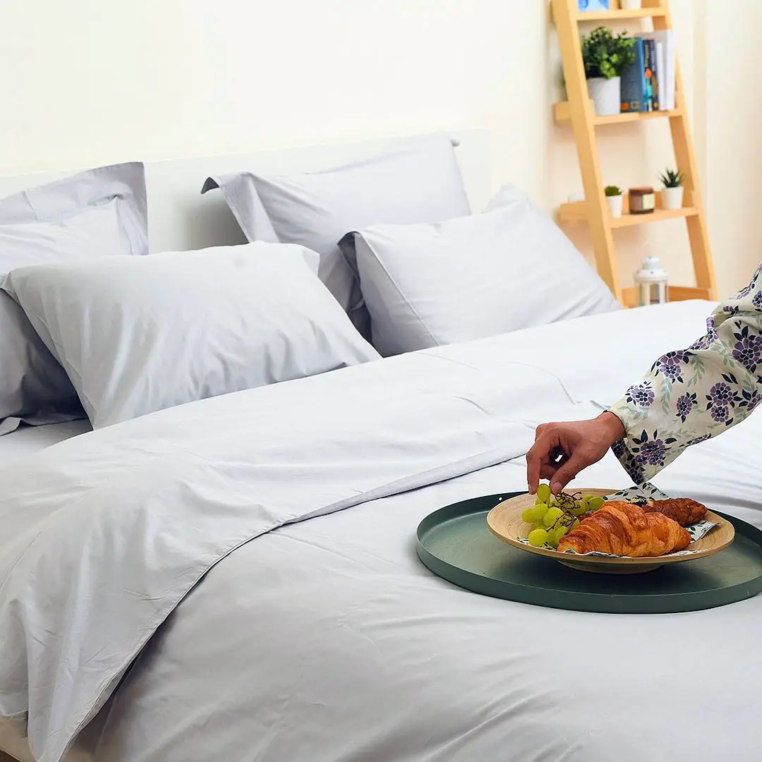 Down alternative summer duvet